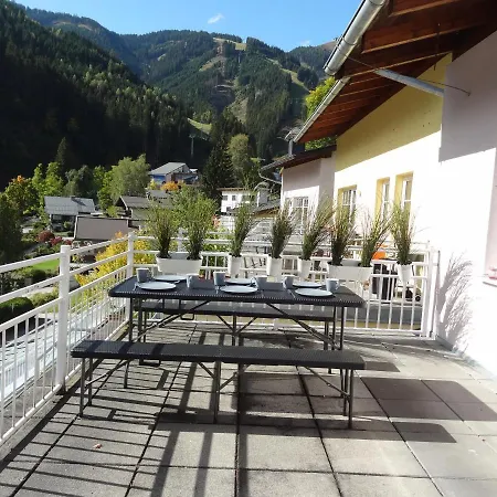 Zippy Penthouse Lake & Mountain Views Διαμέρισμα *
