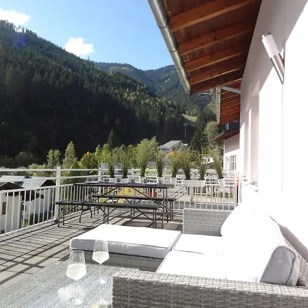 Zippy Penthouse Lake & Mountain Views *